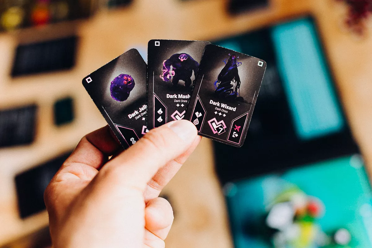 دست کارت فرزندان مورتا (Children of Morta: The Board Game)