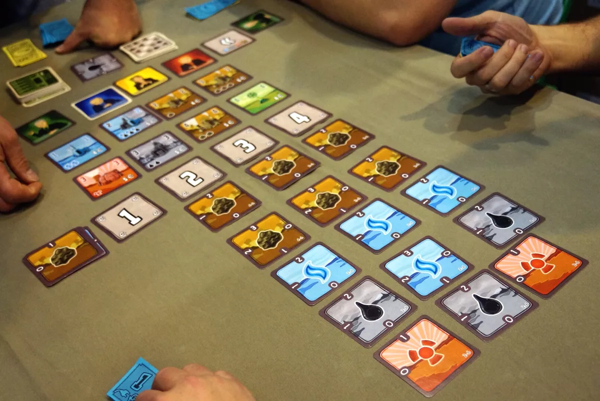 گیم پلی بازی فکری شبکه نیرو نسخه کارتی (Power Grid: The Card Game Gameplay)