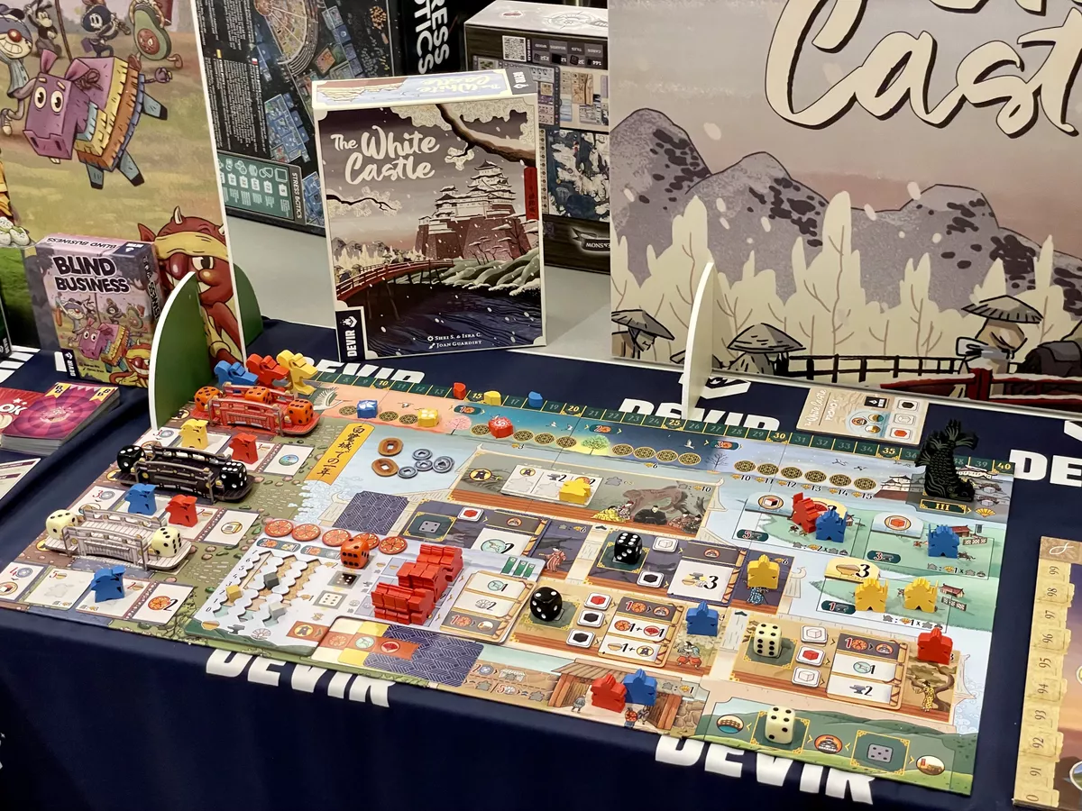 تصویر صفحه و گیم پلی بازی رومیزی قلعه سفید (The White Castle)