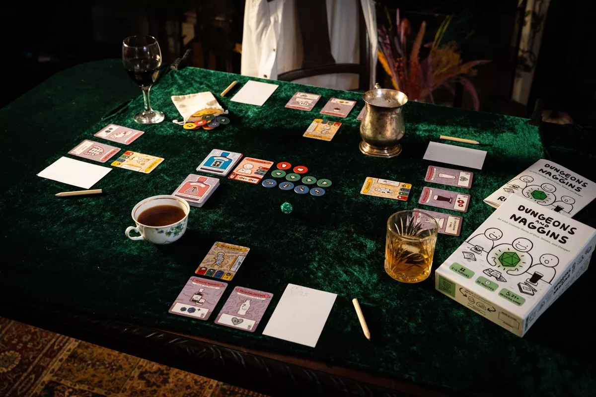 معرفی بازی رومیزی سیاهچال‌ها و ناگینز (Dungeons and Naggins) ساخته استیو بنت  طراحی ایرلندی